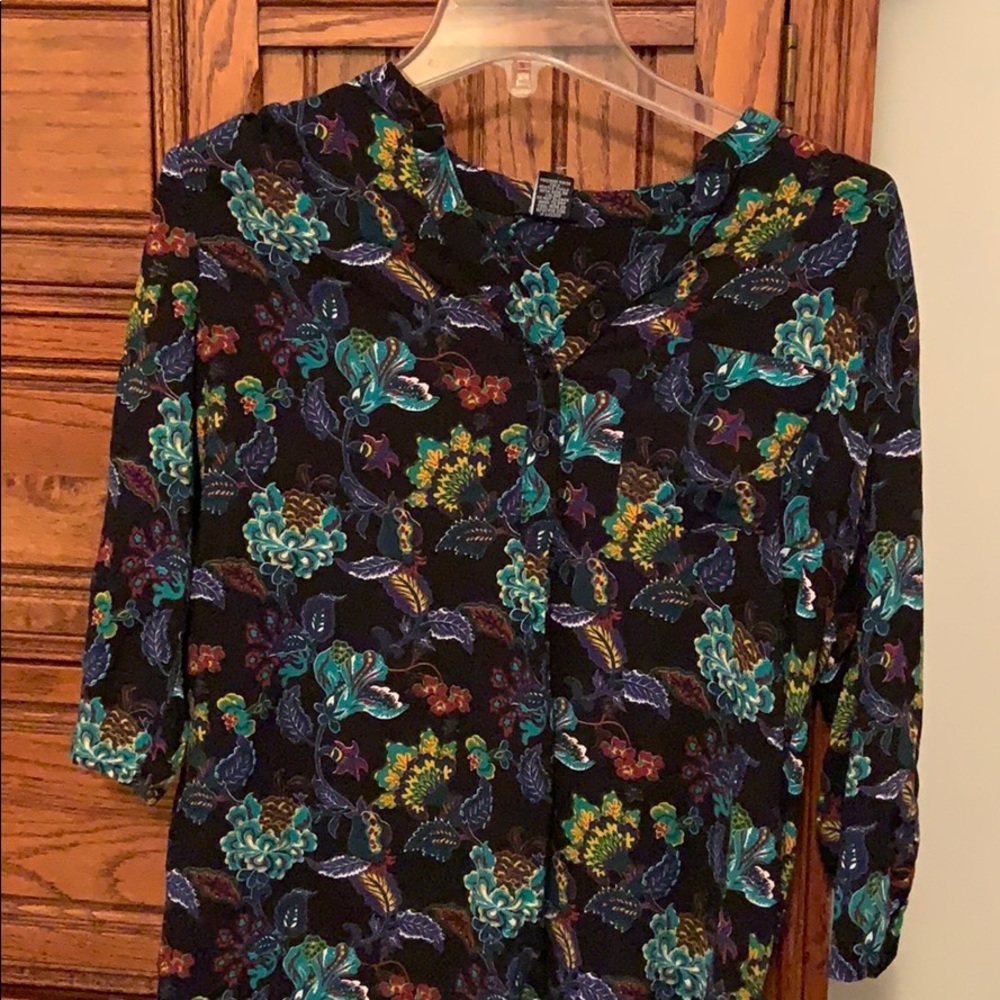I am selling this shirt.